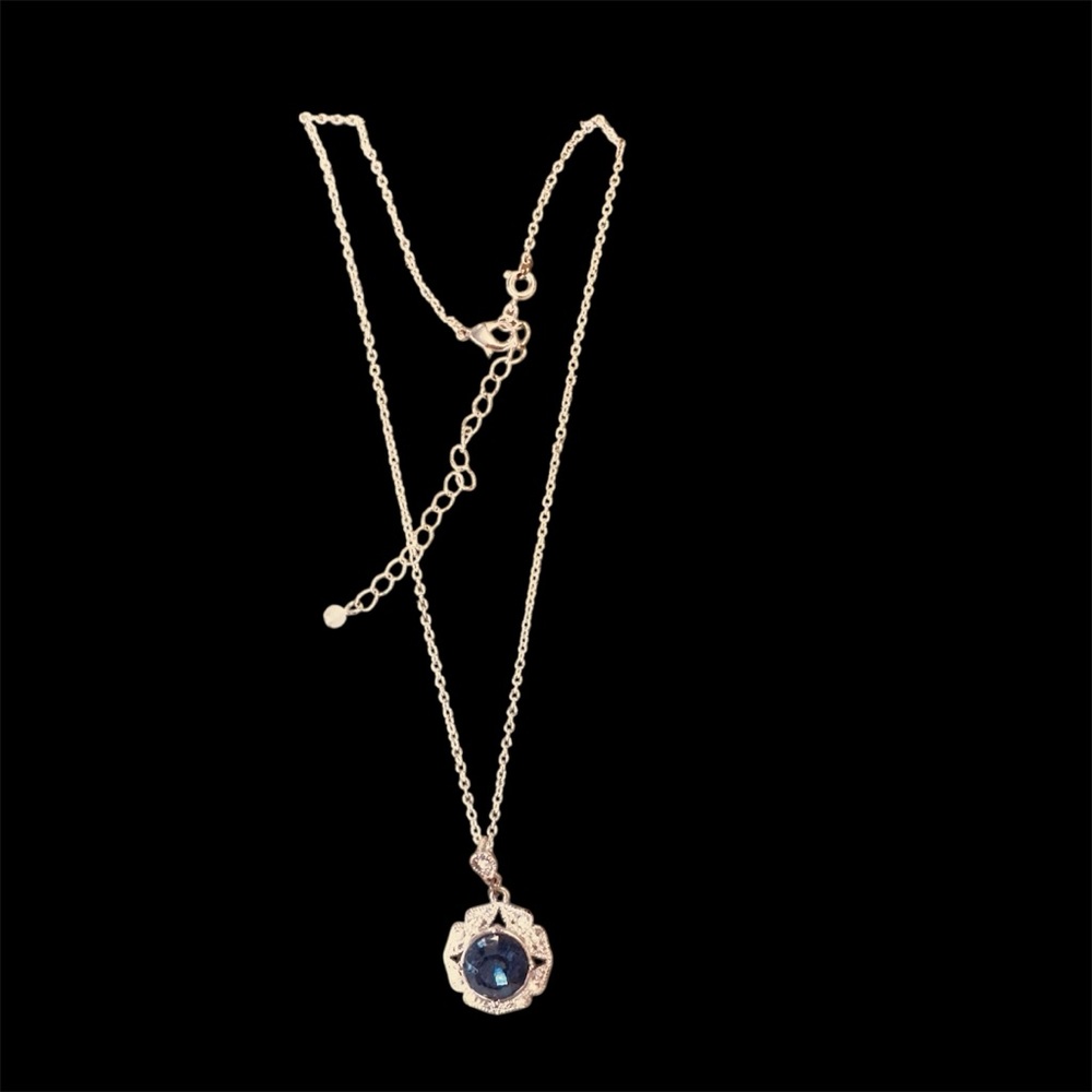Elegant Silver Necklace with Blue Gemstone